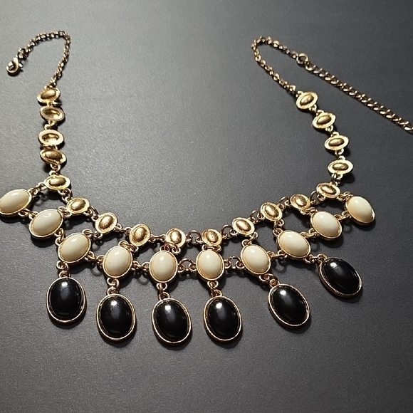 Black & White Cabochon Statement Bib Style Gold Tone Necklace - Picture 5 of 5